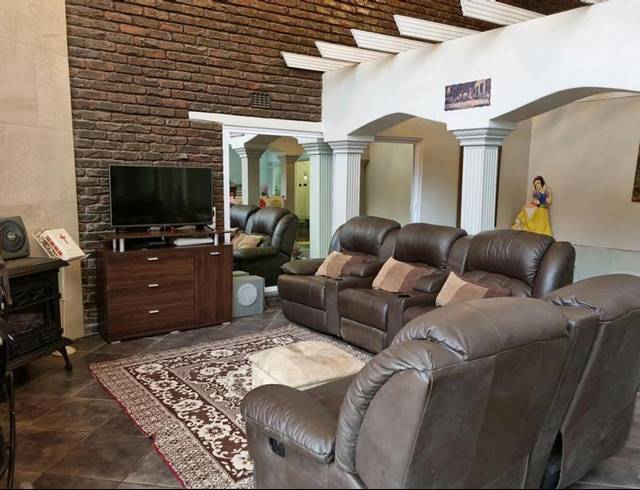 6 BEDROOM HOUSE FOR SALE IN FISHERS HILL